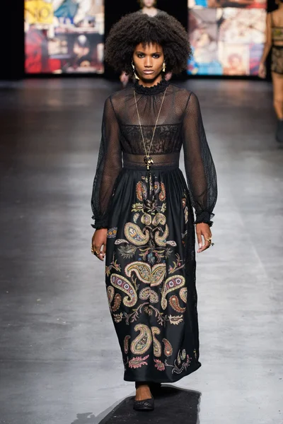 Look 24
